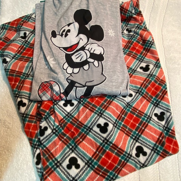 Disney Mickey Mouse Christmas Pajamas Set - Picture 2 of 6